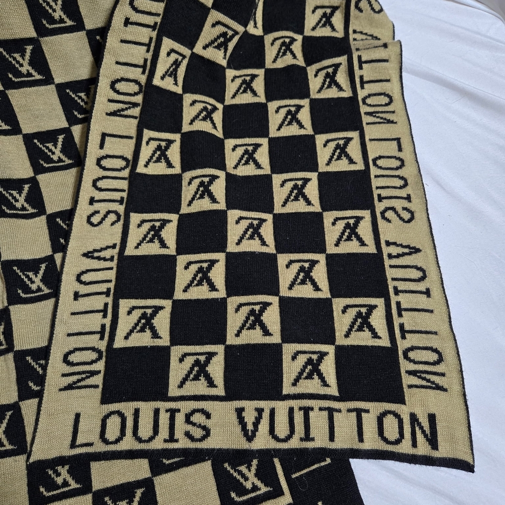 Fashionable Damier Wool Scarf